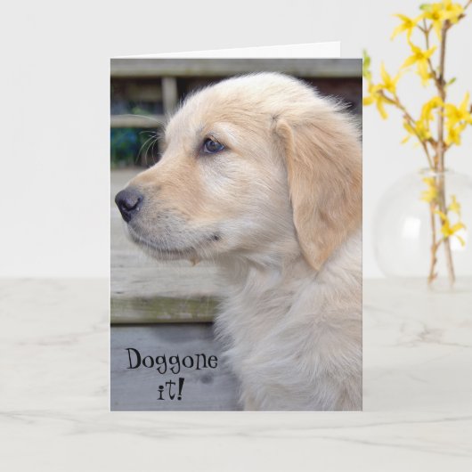 Verlate verjaardag-gouden retriever puppy kaart (Gele Bloem)