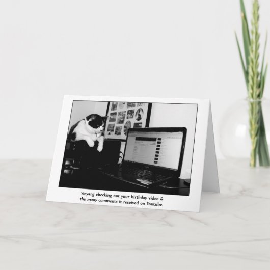 Verlate verjaardag Kaart met kat kijken naar YouTu (Voorkant)