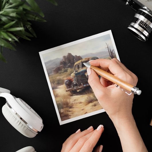 Verlaten auto in de woestijn