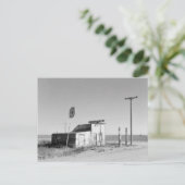 Verlaten benzinestation, 1937 briefkaart (Staand voorkant)