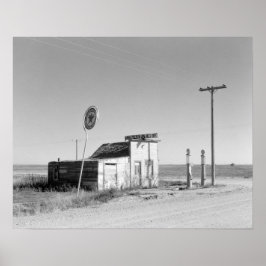 Verlaten benzinestation, 1937. Oude foto Poster