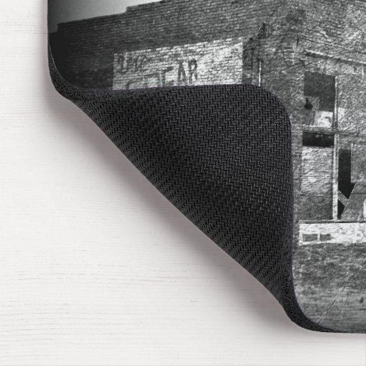 Verlaten boerenbedrijf in zwart-wit muismat (Hoek)