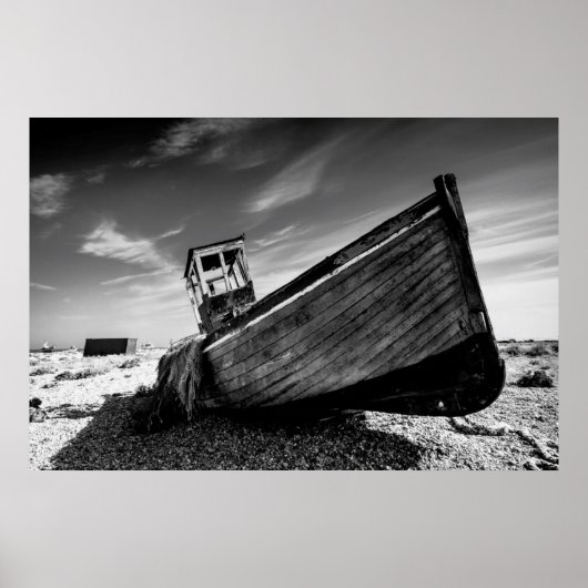 Verlaten boot op Dungeness Beach Poster (Voorkant)