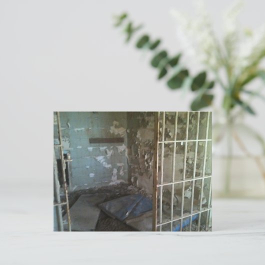 Verlaten cel briefkaart (Staand voorkant)