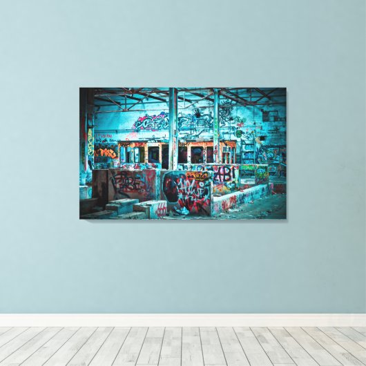 Verlaten gebouw Blauwe Muur Graffiti Art Canvas Afdruk (Insitu (Houten vloer))