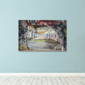 Verlaten gebouw Gat in Muur Graffiti Art Canvas Afdruk (Insitu (Houten vloer))
