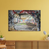 Verlaten gebouw Gat in Muur Graffiti Art Canvas Afdruk (Insitu (Woonkamer))