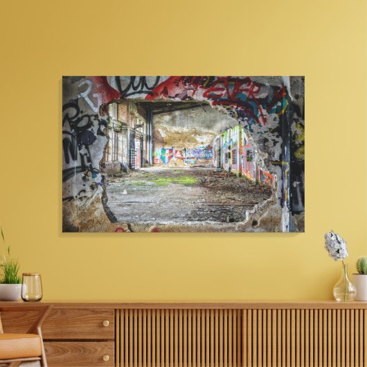 Verlaten gebouw Gat in Muur Graffiti Art Canvas Afdruk (Insitu (Woonkamer))
