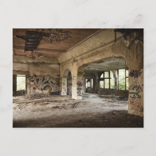 Verlaten Gebouw links naar het Briefkaart van het  (Voorkant)