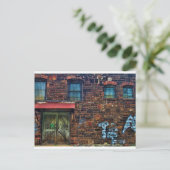 Verlaten Graffiti Brick Building Barred Windows Briefkaart (Staand voorkant)