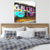 Verlaten huis met kleurrijke graffiti canvas afdruk (Insitu (Slaapkamer))
