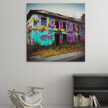 Verlaten huis met kleurrijke graffiti