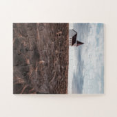 Verlaten Kerk in een Gebied met Omheining Legpuzzel (Horizontaal)