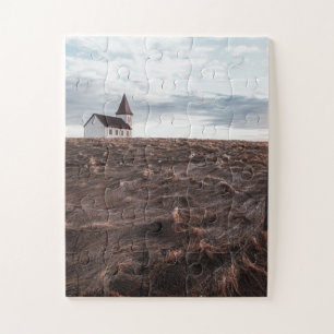 Verlaten Kerk in een Gebied met Omheining Legpuzzel