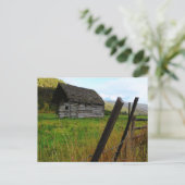 Verlaten oude Barn op het platteland met hek Briefkaart (Staand voorkant)