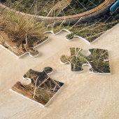 Verlaten oude fiets op roestige omheining legpuzzel (Zijkant)