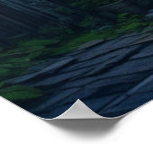 Verlaten Paarse graffiti gebouw stedelijk verval Poster (Hoek)