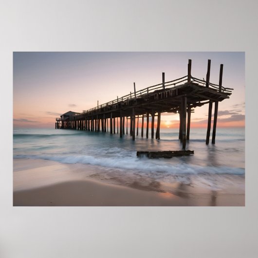 Verlaten pier bij zee poster (Voorkant)