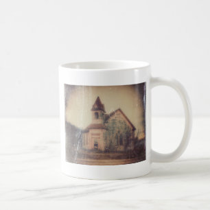 Verlaten plattelandskerk koffiemok