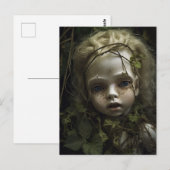 Verlaten pop overwoekerd in een tuin Briefkaart (Voorkant / Achterkant)