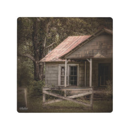 Verlaten rustieke landhuis in het land