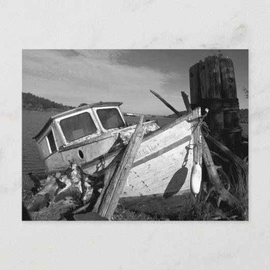 Verlaten Shipwreck Black en White Photo Briefkaart (Voorkant)