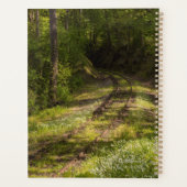 Verlaten spoorlijn in een bos planner (Achterkant)
