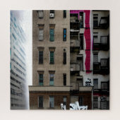 Verlaten stadsgebouwen met graffiti legpuzzel (Verticaal)