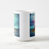 Verlaten strand vervallen verlichte vuurtoren koffiemok (Center)