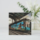 Verlaten trein met graffiti straatkunst (Staand voorkant)
