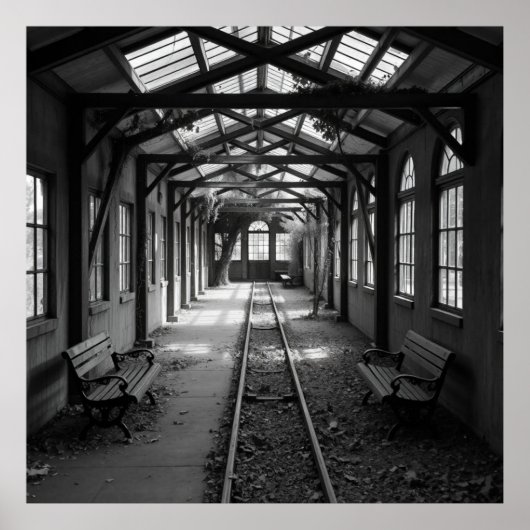 Verlaten treinstation – houtskoolkunst poster (Voorkant)