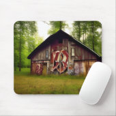 Verlaten Verweerde schuur in de Bossen Muismat (Met muis)