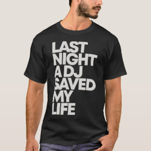 VERLEDEN NACHT HEEFT EEN DJ MIJN LEVEN GEREDD T-SHIRT