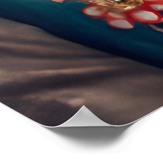 Verlegen indiaans meisje Versierd met gouden ketti Poster (Hoek)