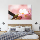 Verlegen kersenbloesem verbergt zich achter bloese canvas afdruk (Insitu (Slaapkamer))
