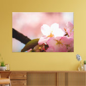 Verlegen kersenbloesem verbergt zich achter bloese canvas afdruk (Insitu (Woonkamer))