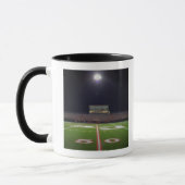 Verlicht Amerikaans football 's nachts Mok (Links)