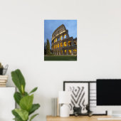 Verlicht gedeelte van het Colosseum bij de schemer Poster (Thuiskantoor)