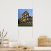 Verlicht gedeelte van het Colosseum bij de schemer Poster (Keuken)