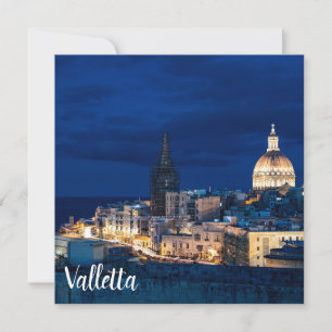 Verlicht in de nacht van Valletta in de stad en ha