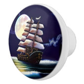 Verlicht schip op de oceaan onder de maan keramische knop (Rechts)