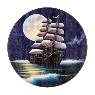 Verlicht schip op de oceaan onder de maan snijplank