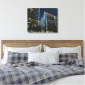 Verlicht stadsbeeld bij nacht canvas afdruk (Insitu (Slaapkamer))
