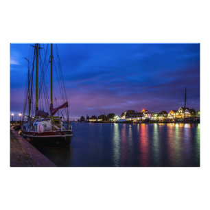 Verlichtde haven van Volendam 's nachts Foto Afdruk