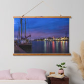 Verlichtde haven van Volendam 's nachts Hangend Wandkleed (Slaapkamer)