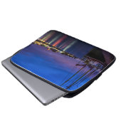 Verlichtde haven van Volendam 's nachts Laptop Sleeve (Voorkant onderkant)