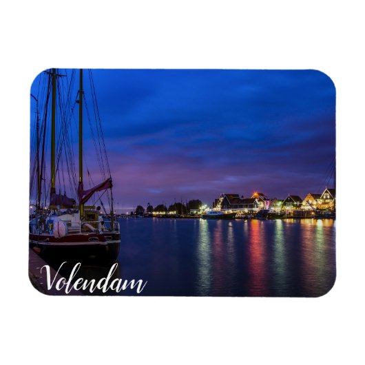 Verlichtde haven van Volendam 's nachts Magneet (Horizontaal)