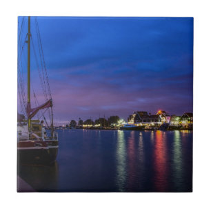 Verlichtde haven van Volendam 's nachts Tegeltje