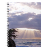Verlichtde oceaan in de vroege ochtend notitieboek (Voorkant)