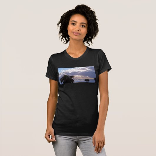 Verlichtde oceaan in de vroege ochtend t-shirt (Voorkant volledig)